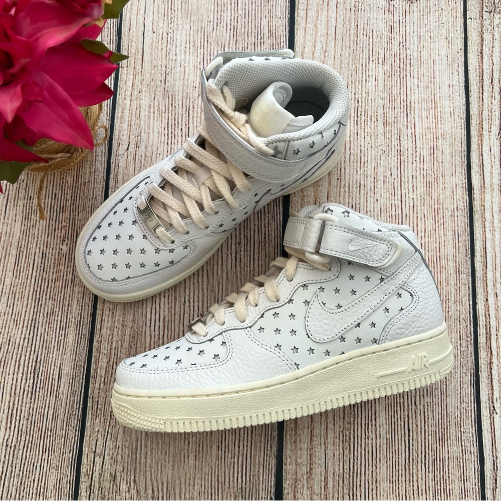 New white NIKE Air Force 1 Mid star cut out women's sneakers shoes size 5.5